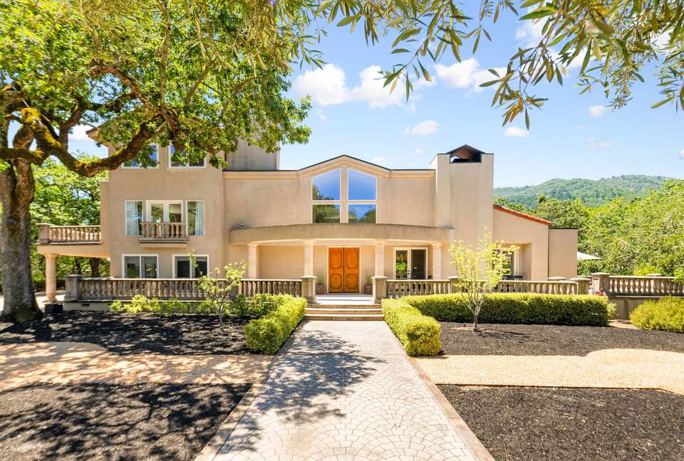 Luxury Wine Country Retreat Surrounded by Oaks & Open Skies - Sonoma, California