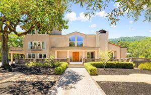 Luxury Wine Country Retreat Surrounded by Oaks & Open Skies - Sonoma, California