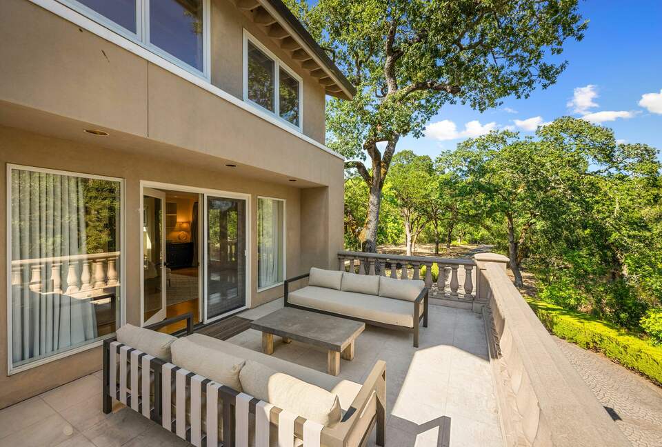 Luxury Wine Country Retreat Surrounded by Oaks & Open Skies - Sonoma, California
