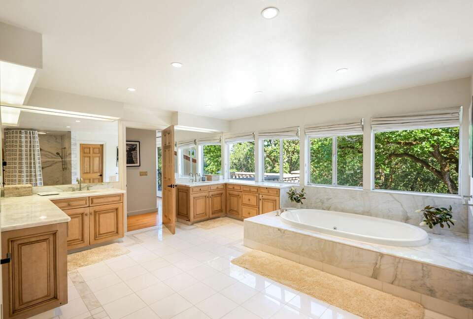 Luxury Wine Country Retreat Surrounded by Oaks & Open Skies - Sonoma, California