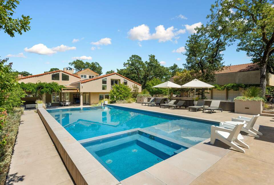 Luxury Wine Country Retreat Surrounded by Oaks & Open Skies - Sonoma, California