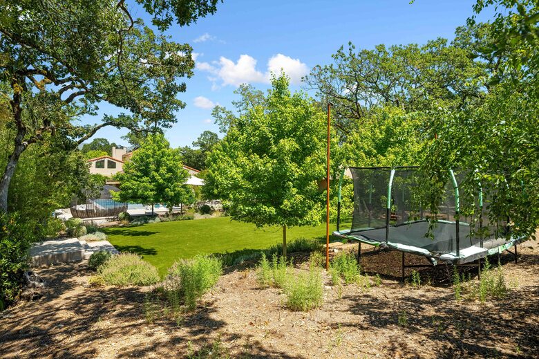 Luxury Wine Country Retreat Surrounded by Oaks & Open Skies - Sonoma, California
