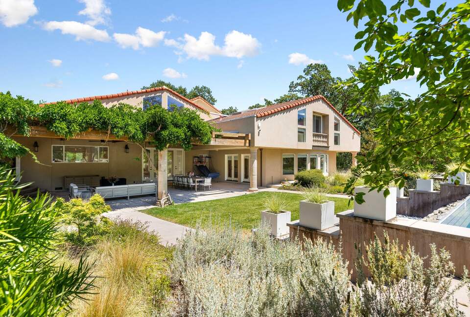 Luxury Wine Country Retreat Surrounded by Oaks & Open Skies - Sonoma, California