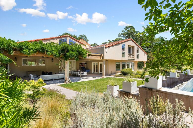 Luxury Wine Country Retreat Surrounded by Oaks & Open Skies - Sonoma, California