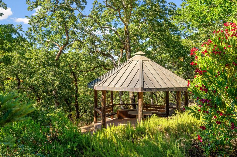 Luxury Wine Country Retreat Surrounded by Oaks & Open Skies - Sonoma, California