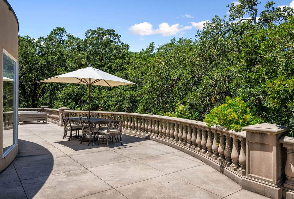Luxury Wine Country Retreat Surrounded by Oaks & Open Skies - Sonoma, California