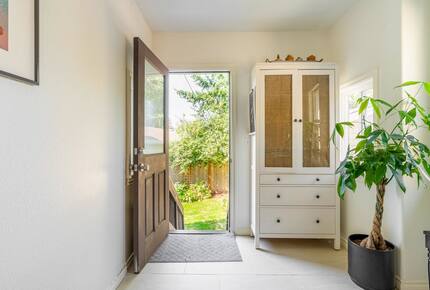 Modern Comfort in a Classic Beacon Hill Home - Seattle, Washington