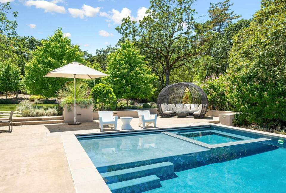 Luxury Wine Country Retreat Surrounded by Oaks & Open Skies - Sonoma, California