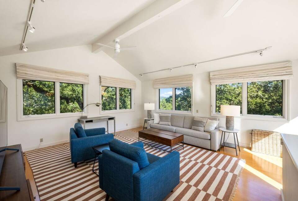 Luxury Wine Country Retreat Surrounded by Oaks & Open Skies - Sonoma, California