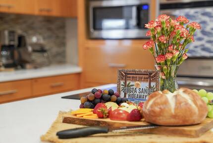 Siesta Key Tiki Hut Hideaway | With large private pool & spa - Sarasota, Florida