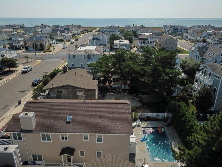A Relaxed Coastal Home with Pool Near Avalon Beach - Avalon, New Jersey