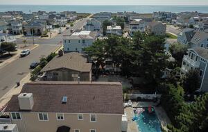 A Relaxed Coastal Home with Pool Near Avalon Beach - Avalon, New Jersey