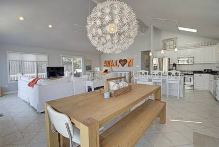 A Relaxed Coastal Home with Pool Near Avalon Beach - Avalon, New Jersey