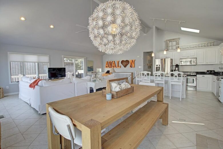 A Relaxed Coastal Home with Pool Near Avalon Beach - Avalon, New Jersey