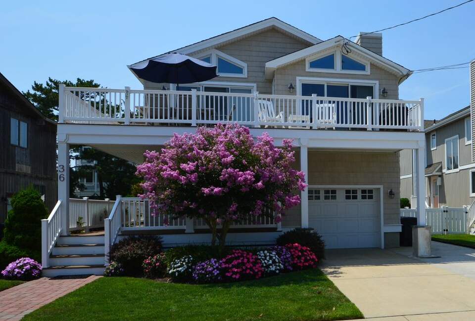 A Relaxed Coastal Home with Pool Near Avalon Beach - Avalon, New Jersey