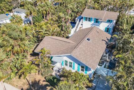 Coastal Triplex - A block from beach! - Clearwater, Florida