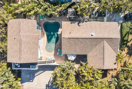 Coastal Triplex - A block from beach! - Clearwater, Florida