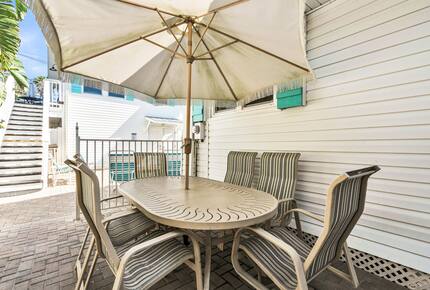Coastal Triplex - A block from beach! - Clearwater, Florida