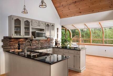 Riverfront Chalet Retreat near Harpers Ferry - Harpers Ferry, West Virginia