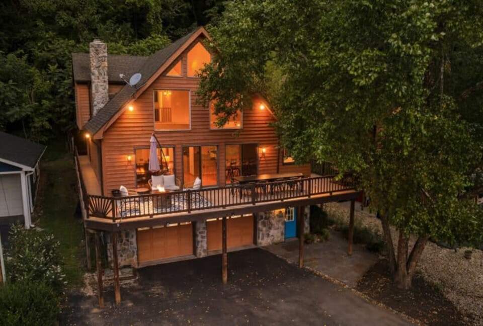 Riverfront Chalet Retreat near Harpers Ferry - Harpers Ferry, West Virginia