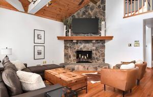 Riverfront Chalet Retreat near Harpers Ferry - Harpers Ferry, West Virginia