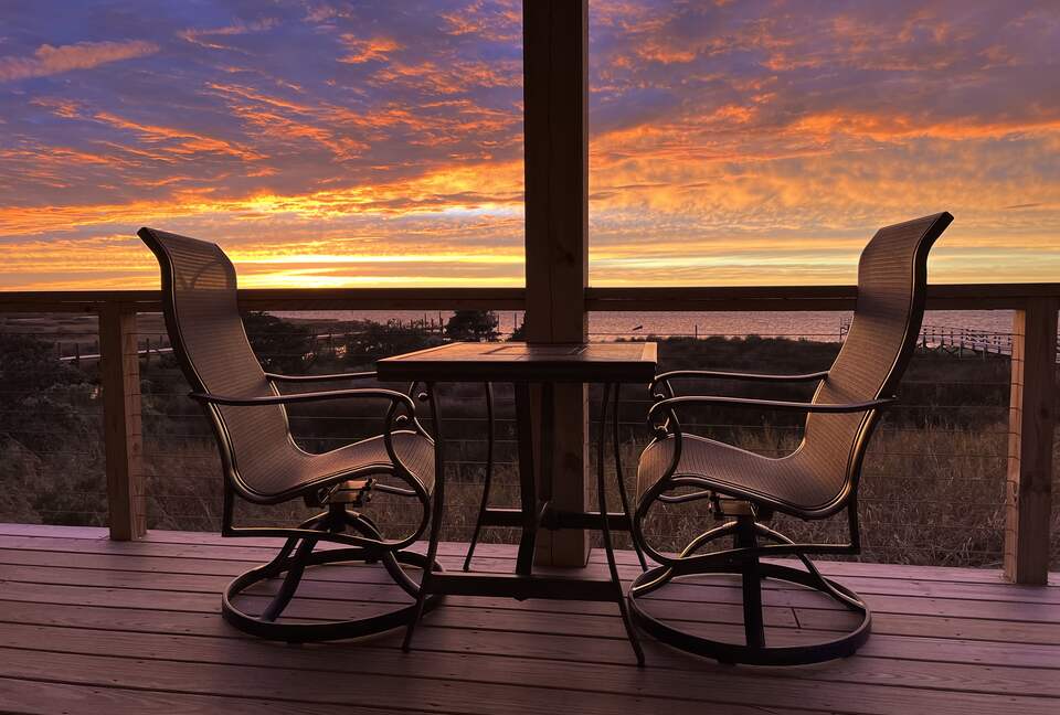 Covered Lanai - Sunset waterfront views, hot tub, smart TV