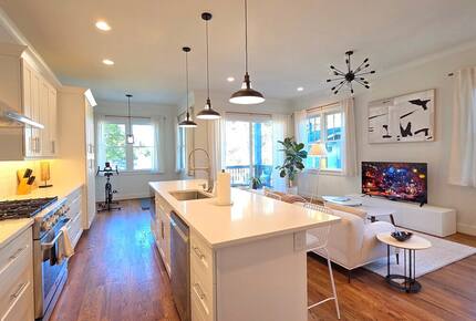 Modern Grant Park Townhouse with BeltLine Access & Private Balconies - Atlanta, Georgia