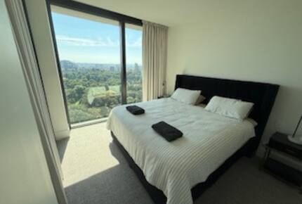 Parkside Melbourne Residence Overlooking Treasury & Fitzroy Gardens - Melbourne, Australia