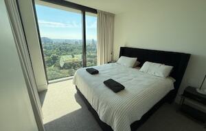 Parkside Melbourne Residence Overlooking Treasury & Fitzroy Gardens - Melbourne, Australia