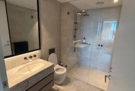 Parkside Melbourne Residence Overlooking Treasury & Fitzroy Gardens - Melbourne, Australia