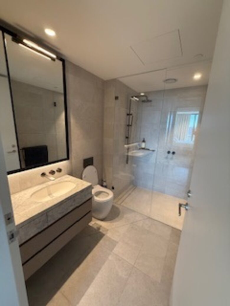 Parkside Melbourne Residence Overlooking Treasury & Fitzroy Gardens - Melbourne, Australia