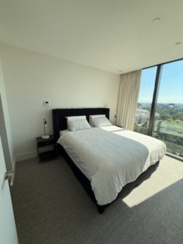 Parkside Melbourne Residence Overlooking Treasury & Fitzroy Gardens - Melbourne, Australia