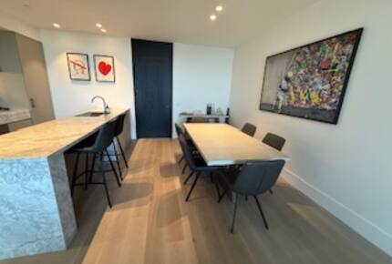 Parkside Melbourne Residence Overlooking Treasury & Fitzroy Gardens - Melbourne, Australia