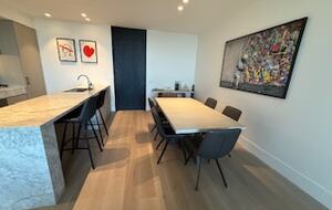 Parkside Melbourne Residence Overlooking Treasury & Fitzroy Gardens - Melbourne, Australia