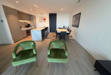 Parkside Melbourne Residence Overlooking Treasury & Fitzroy Gardens - Melbourne, Australia