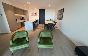 Parkside Melbourne Residence Overlooking Treasury & Fitzroy Gardens - Melbourne, Australia