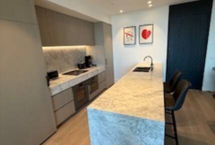 Parkside Melbourne Residence Overlooking Treasury & Fitzroy Gardens - Melbourne, Australia