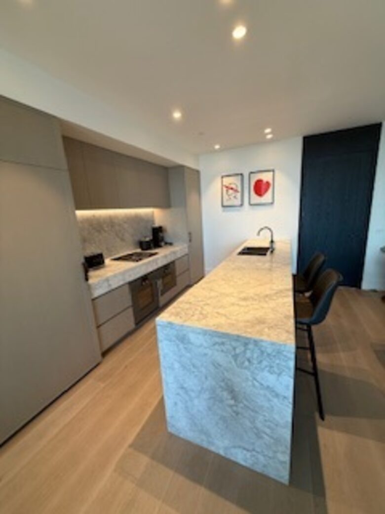 Parkside Melbourne Residence Overlooking Treasury & Fitzroy Gardens - Melbourne, Australia