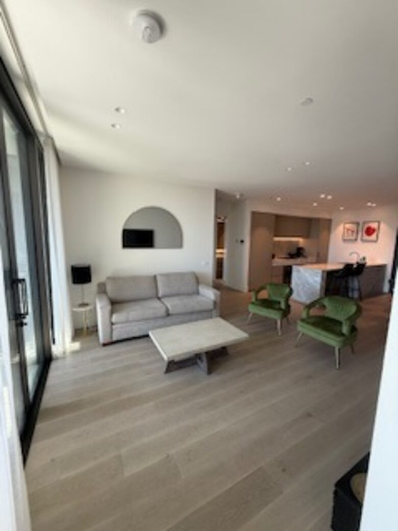 Parkside Melbourne Residence Overlooking Treasury & Fitzroy Gardens - Melbourne, Australia