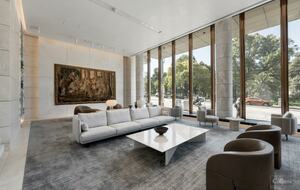 Parkside Melbourne Residence Overlooking Treasury & Fitzroy Gardens - Melbourne, Australia