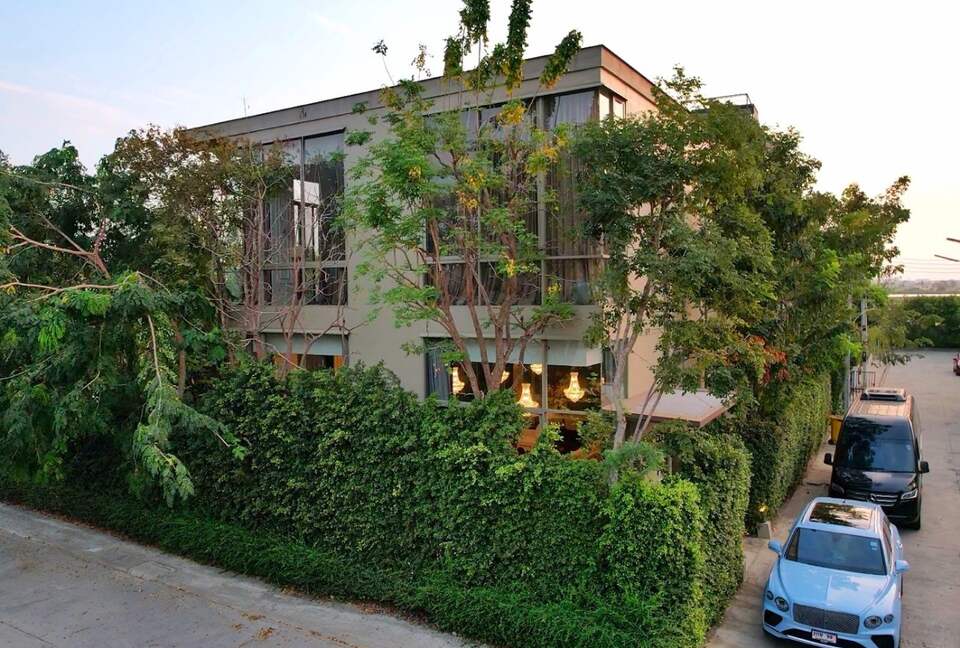 Private Glass House Estate with Pool and Garden in Bangpakong - Chachoengsao, Thailand