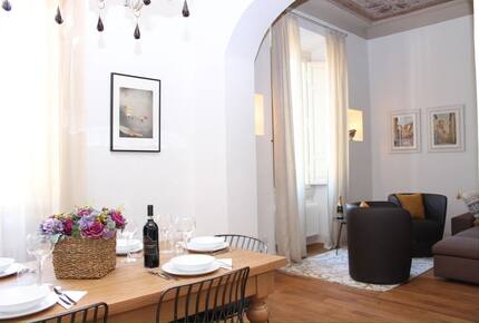 Chic Apartment Steps from the Duomo - Florence - Florence, Italy