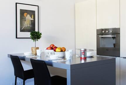 Chic Apartment Steps from the Duomo - Florence - Florence, Italy