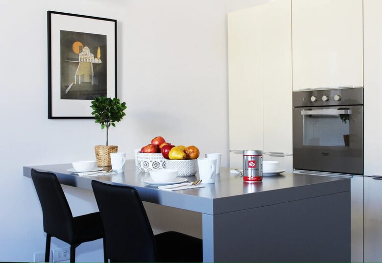 Chic Apartment Steps from the Duomo - Florence - Florence, Italy