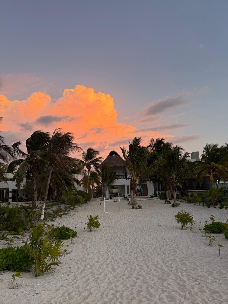 Beach front house with pool in Yucatan - Chicxulub Puerto, Mexico