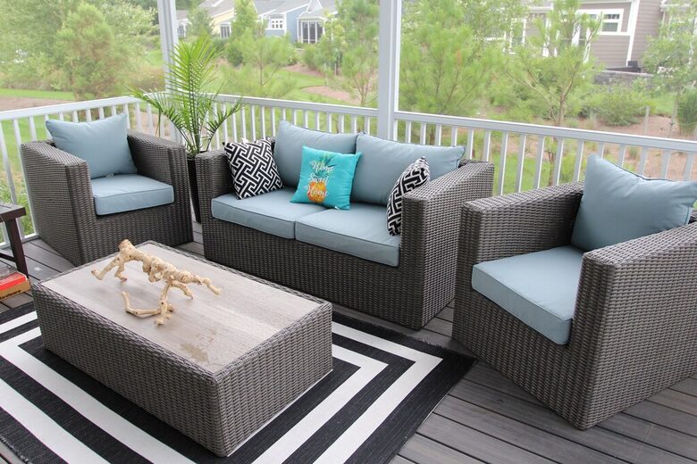 Open air screen in porch with fan and lights, great space to enjoy!