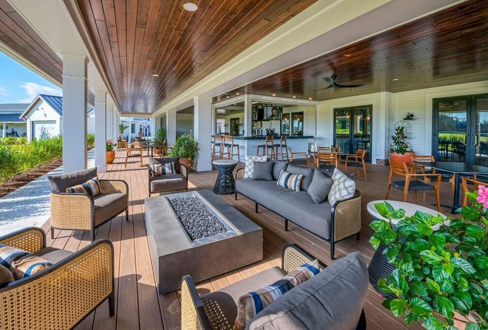 Bayside clubhouse- Signatures restaurant, ballroom, sport games