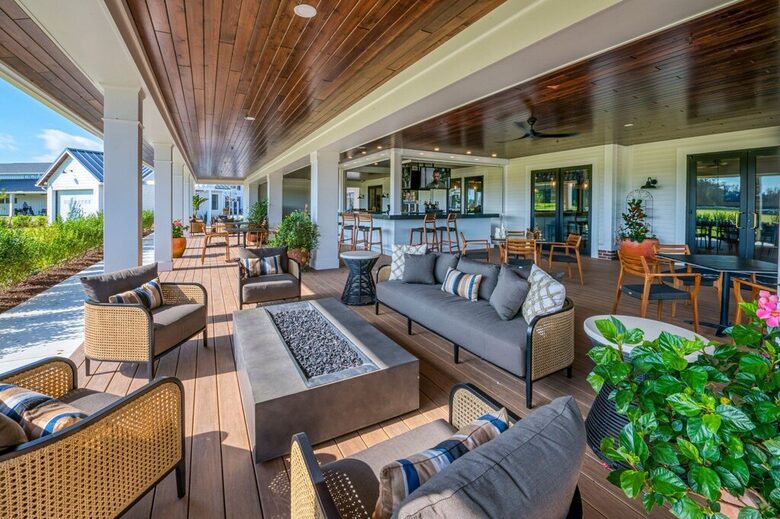 Bayside clubhouse- Signatures restaurant, ballroom, sport games