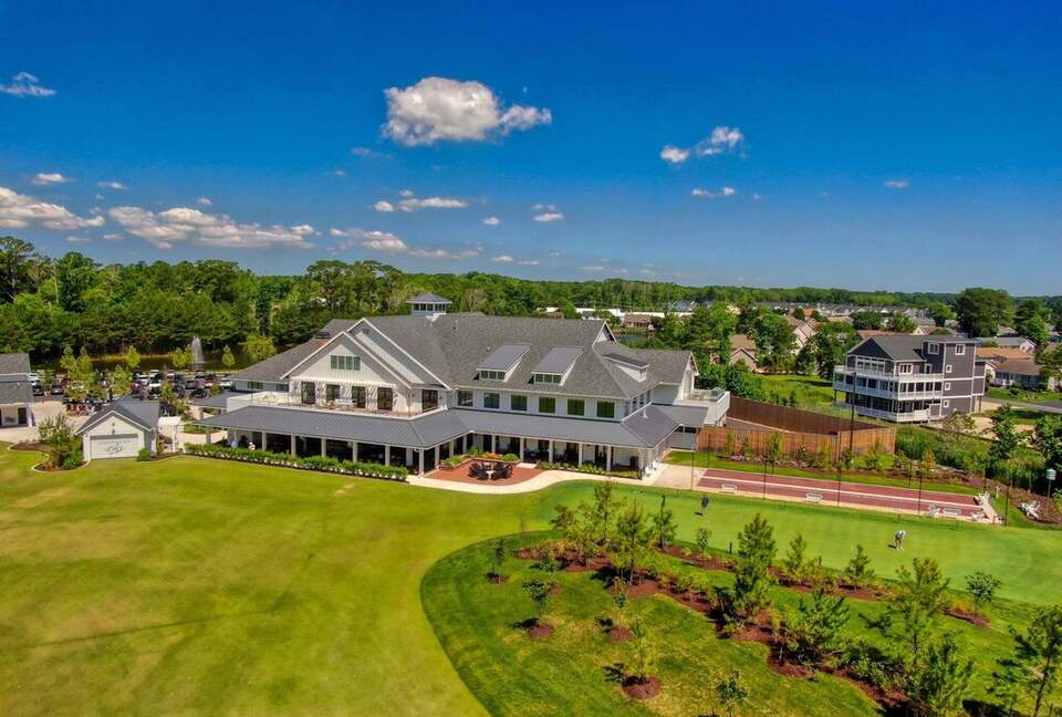 Bayside clubhouse- Signatures restaurant, ballroom, sport games