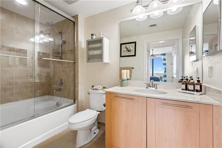 Las Olas Riverfront Retreat – Downtown Fort Lauderdale at Nu River Landing - Fort Lauderdale, Florida